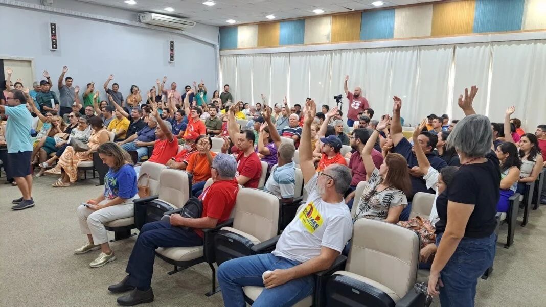 Técnicos-administrativos da UFRN aprovam greve a partir de segunda-feira (23)
