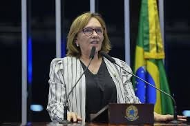 Senadora Zenaide vota favor de programa que garante gás gratuito