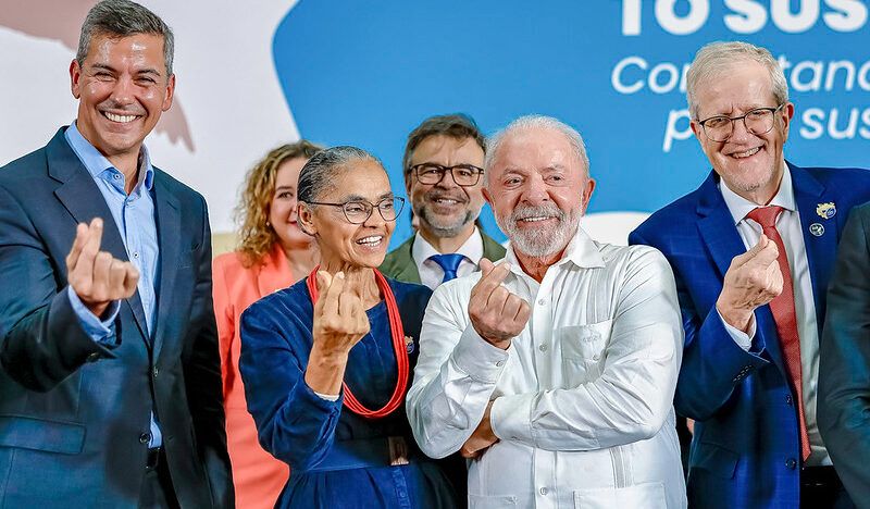 Marina Silva tem mal-estar durante abertura da COP15 e é socorrida