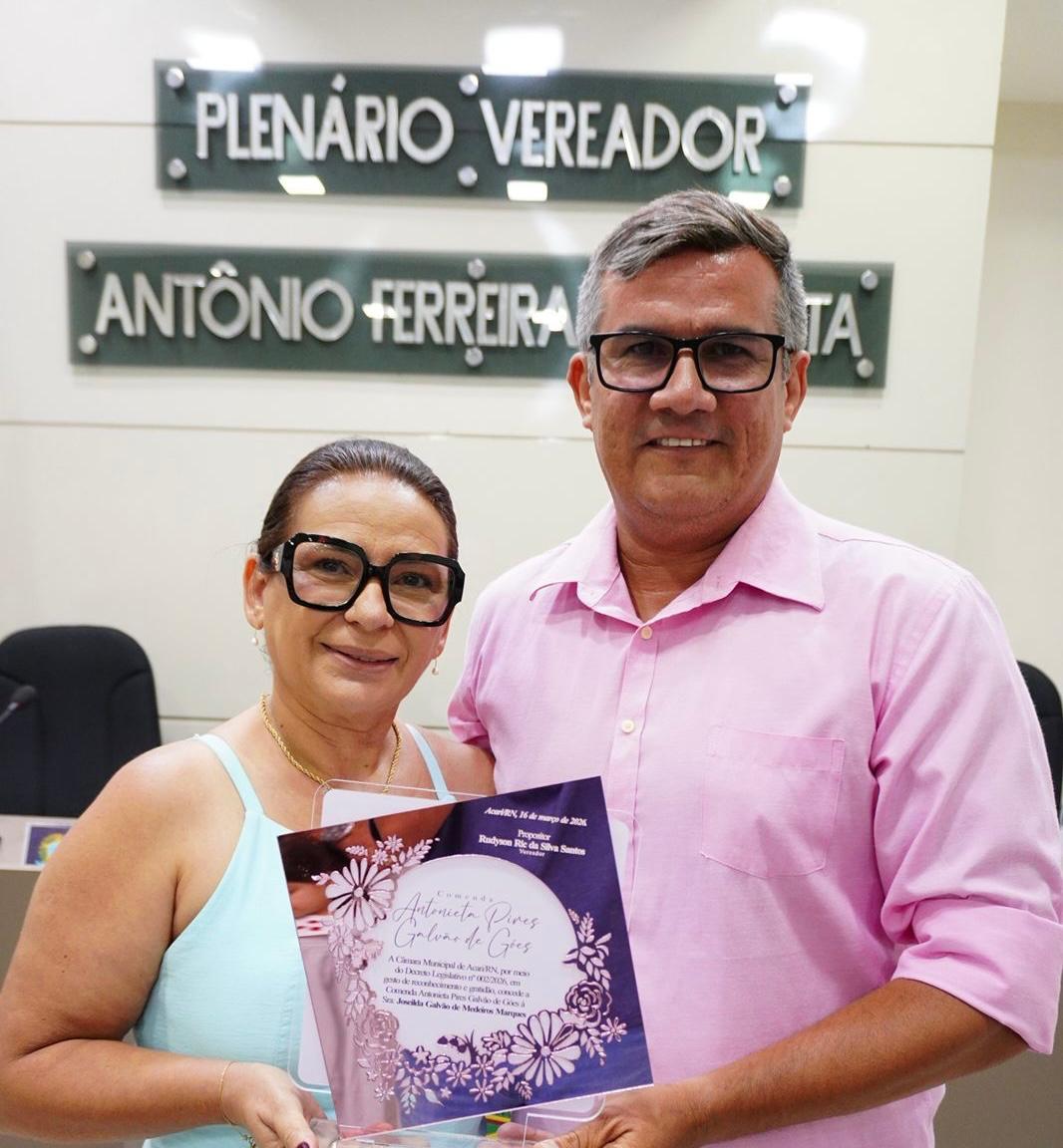 Joseilda Galvão recebe alta comenda em Acari