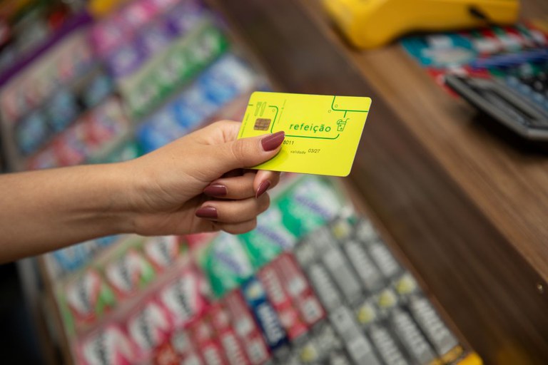 Atraso no cartão alimentação gera cobrança em Pedro Avelino