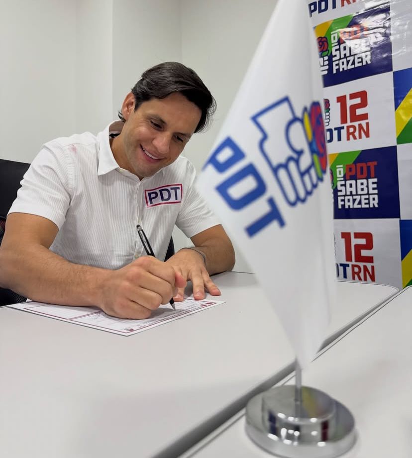 Rafael Motta oficializa filiação ao PDT