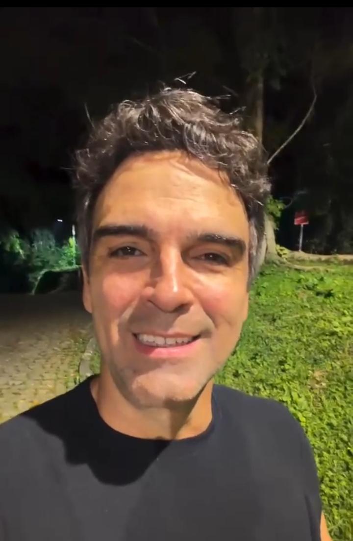 tadeu schmidt se emociona ao falar da morte do irmão