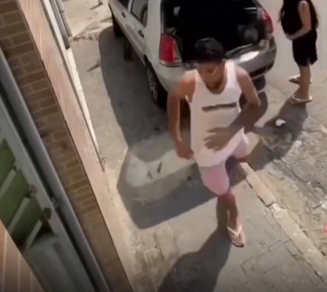 Mulher entra em trabalho de parto, homem se desespera e acaba saindo no carro sem ela