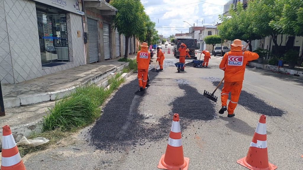 Prefeitura de Mossoró inicia recuperação de vias com operação tapa-buraco