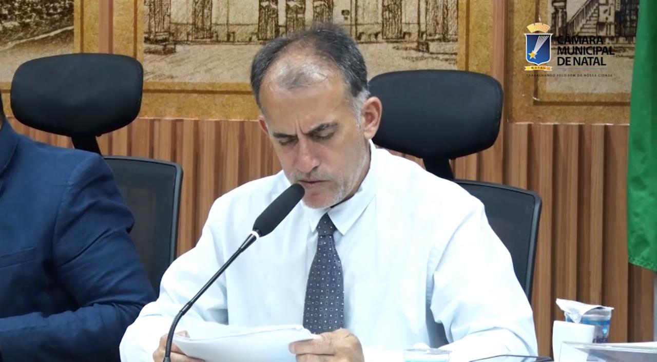 Capa Minuto na Câmara 8