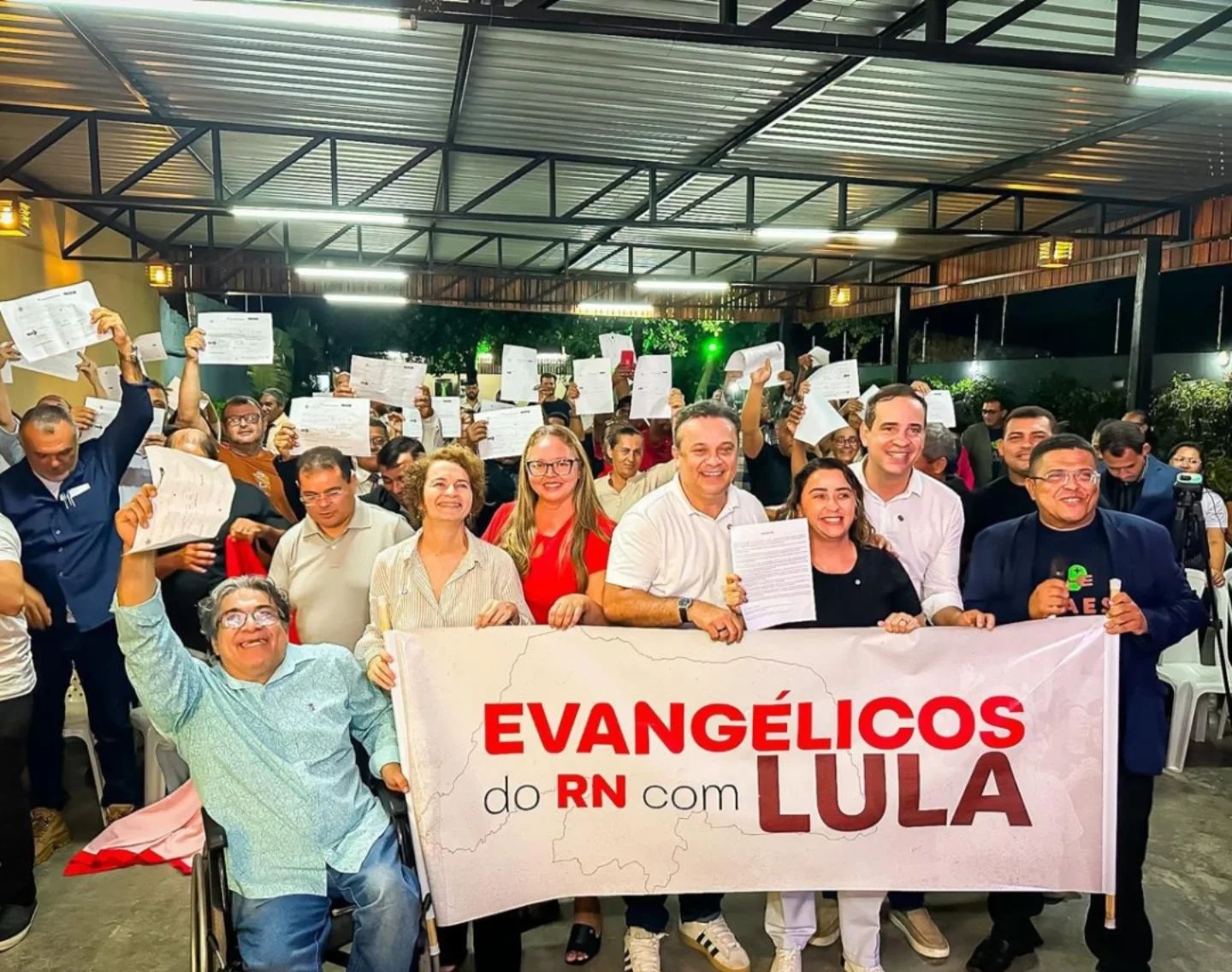 Mais de 100 líderes evangélicos se filiam ao PT