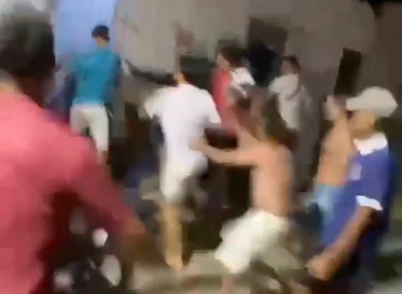 População invade residência de suspeito de 3stupr0 no RN