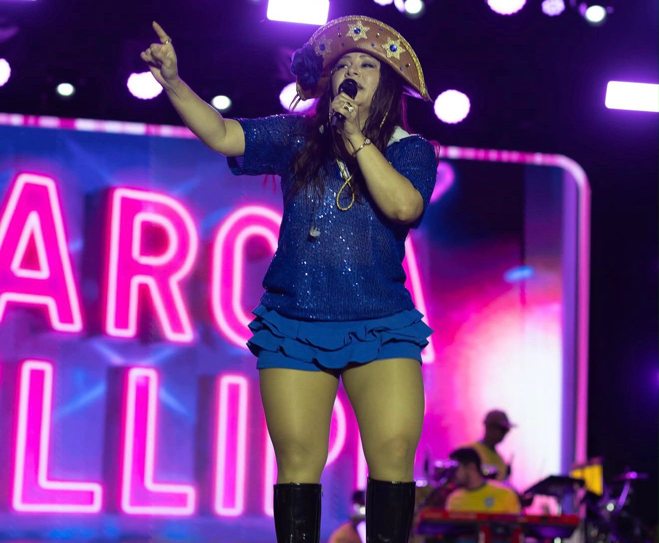Segunda noite do São João de Extremoz e marcada pela emoção da vitória do Brasil e shows da Banda Cavalo de Pau e Márcia Felippe