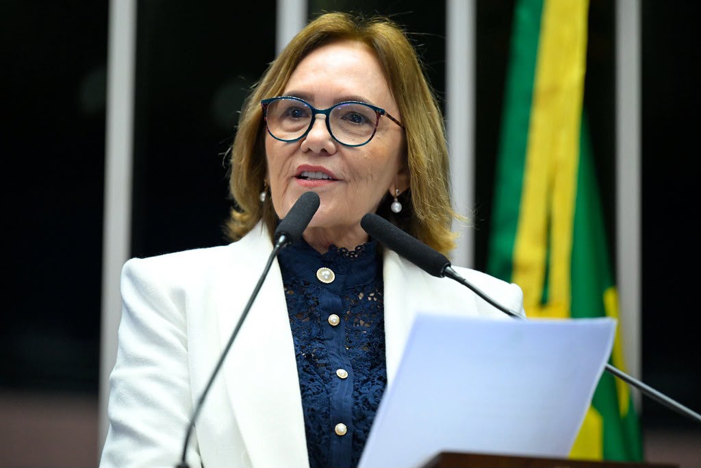 Com voto de Zenaide, Senado pune remédios falsificados, barra ultraprocessados em escolas e aprova apoio a idosos