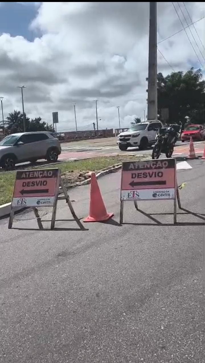 Av. do Contorno é interditada após afundamento na pista em Natal