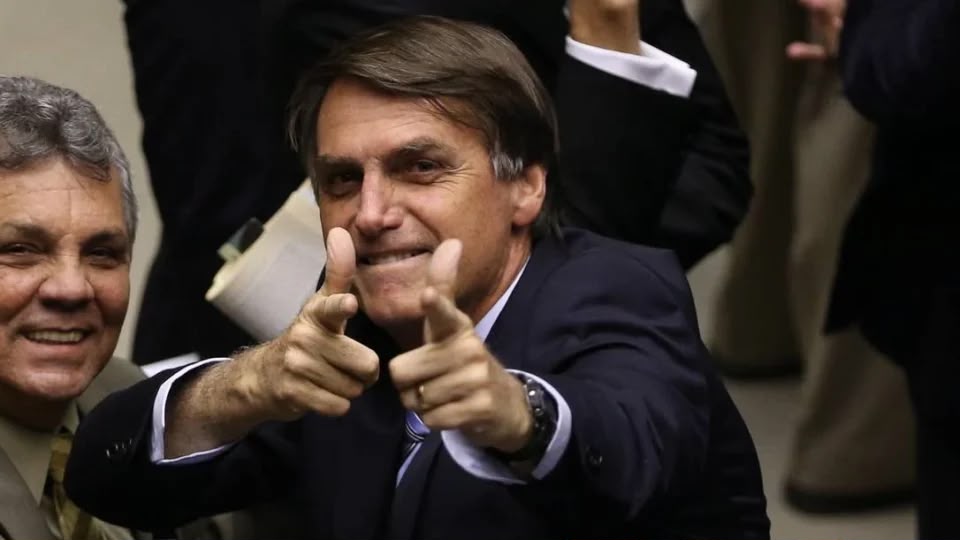 PF faz buscas na casa de Bolsonaro