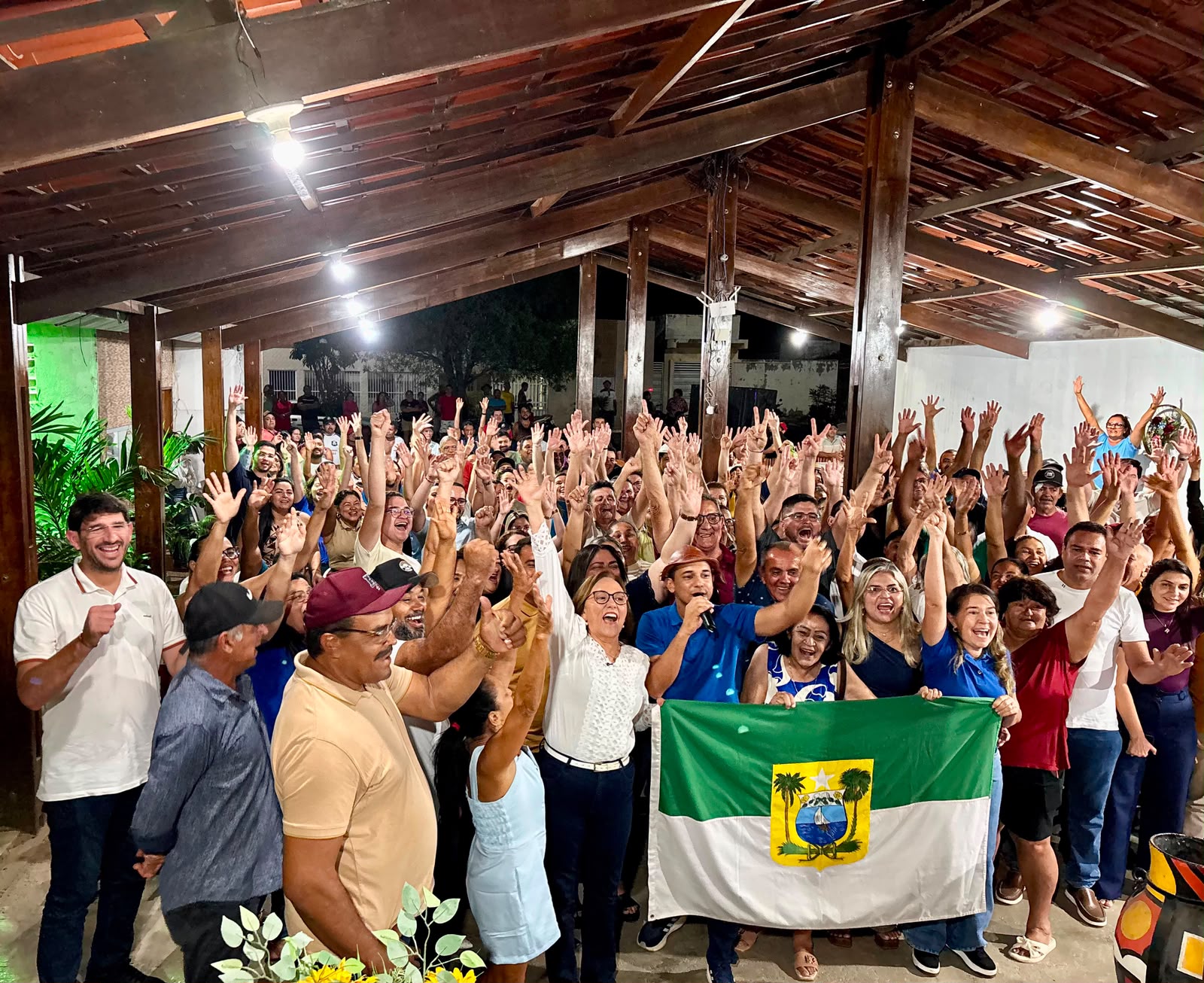 Prefeita Klebinha reúne vereadores, lideranças e multidão em demonstração de apoio a Dra. Zenaide em Taboleiro Grande