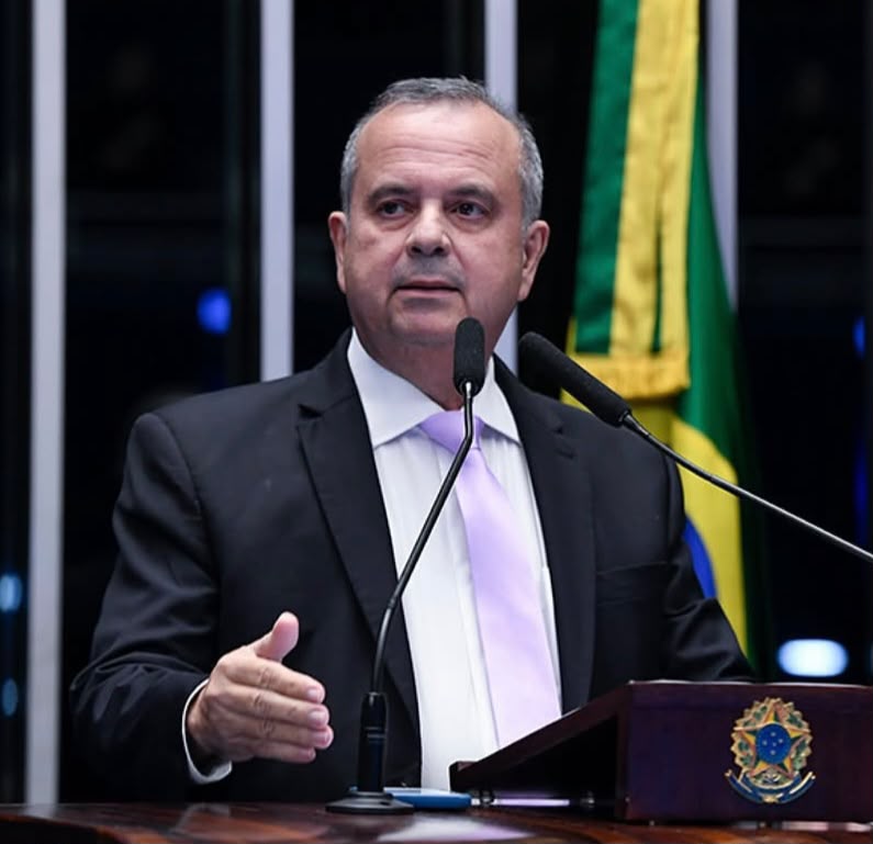 Campanha de Flávio diz que decisão de Moraes é “interferência no jogo politico”
