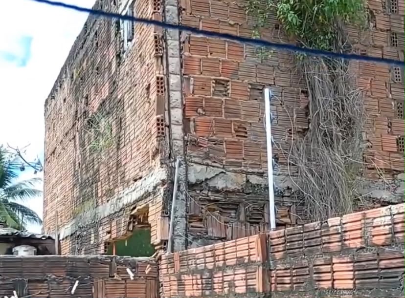 Desabamento de casa no RN obriga vizinho a abandonar imóvel
