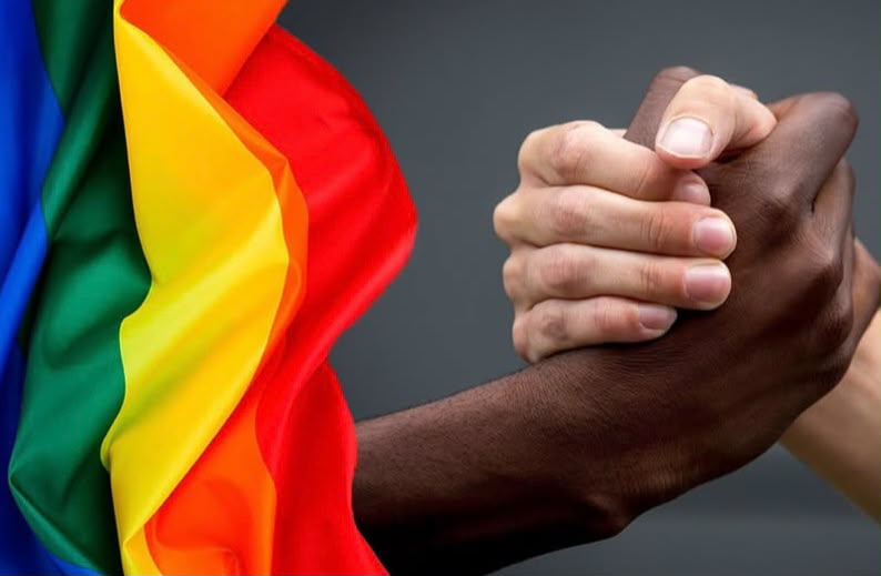 Lei prevê cassação de alvará de estabelecimentos em casos de racismo e LGBTfobia em Natal