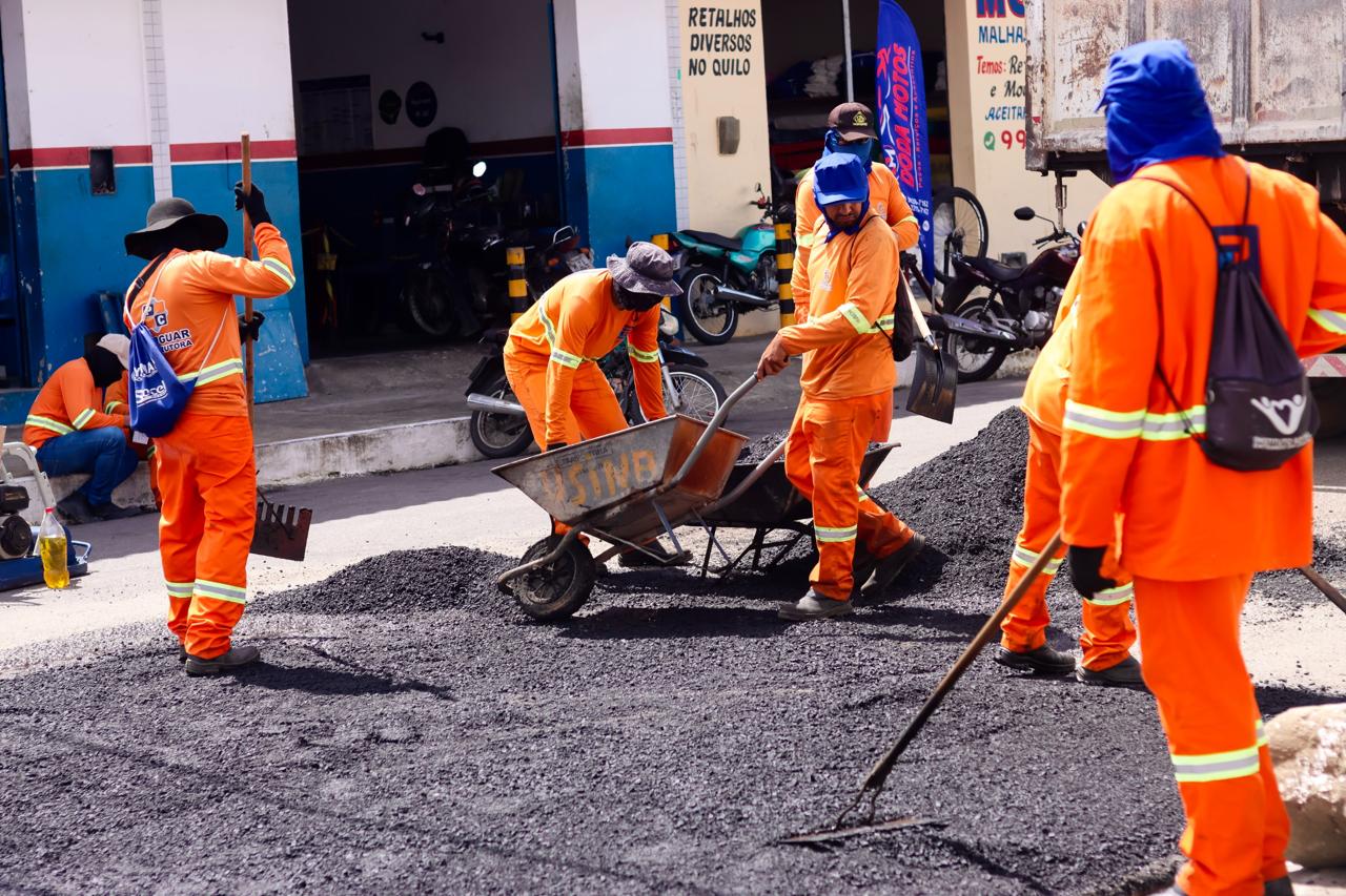 Prefeitura segue avançando com operação tapa-buracos e limpeza de bueiros no município