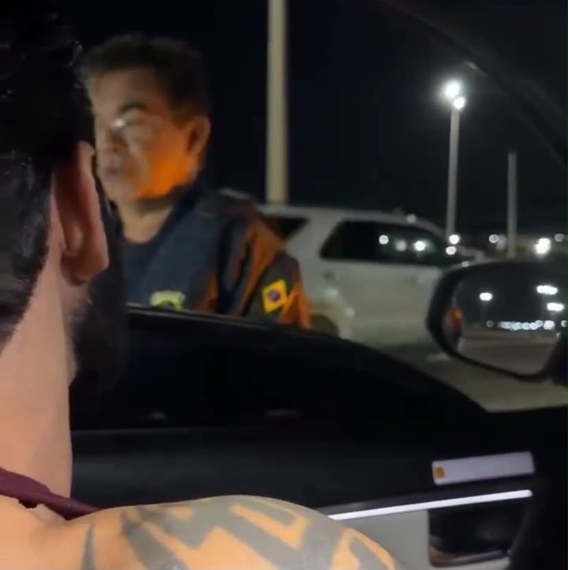 Gusttavo Lima é parado em blitz no RN e policia faz pergunta inusitada durante abordagem