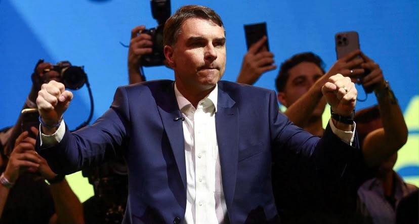 Flávio Bolsonaro chama Lula de “projeto de ditador” durante convenção do PL em Santa Catarina
