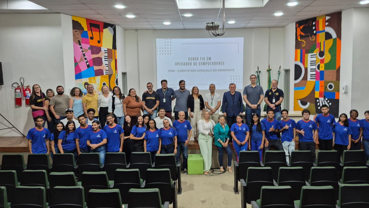 Prefeitura de São Gonçalo firma parceria com IFRN para capacitar estudantes da EJA em Informática