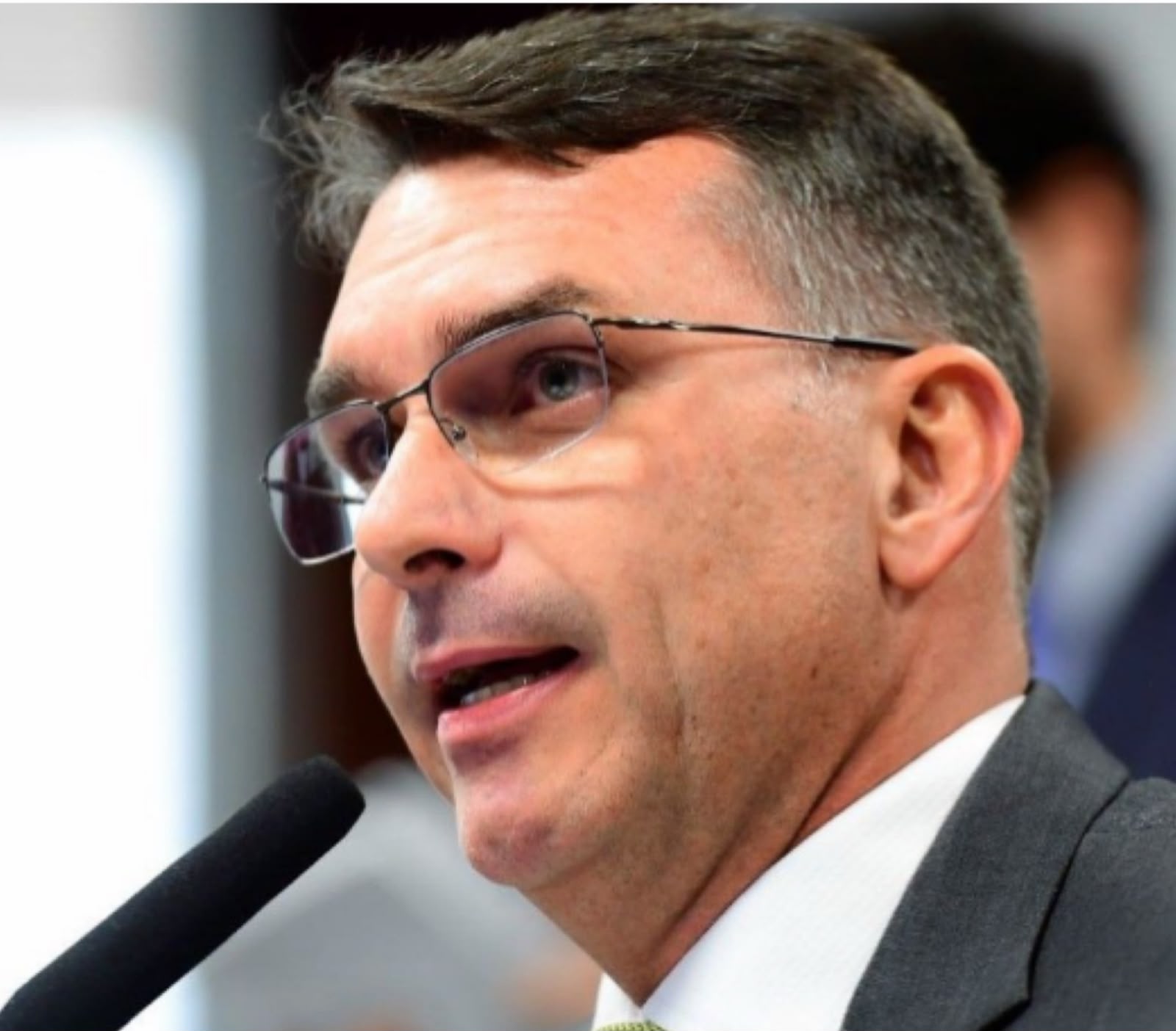 Flávio Bolsonaro é impedido de registrar candidatura à presidência