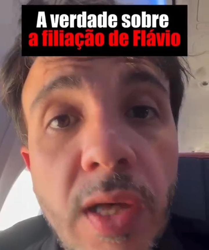 Renan Santos fala sobre filiação  de Flávio Bolsonaro