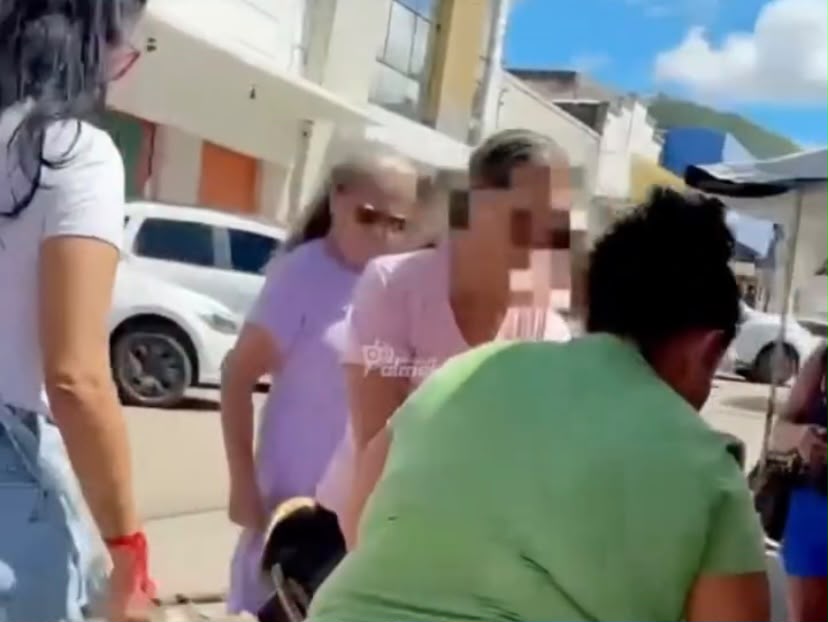 Mulher ajuda homem embriagado caído na rua e acaba sendo vítima de importunação