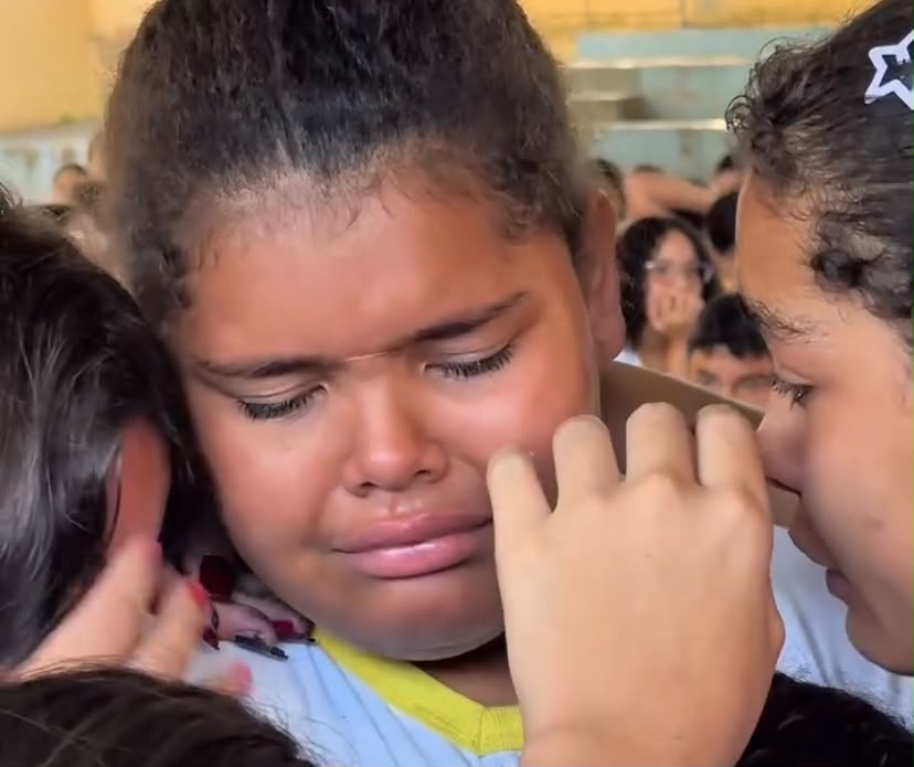 Jovem faz desabafo emocionante ao relatar bullying vivido em escola