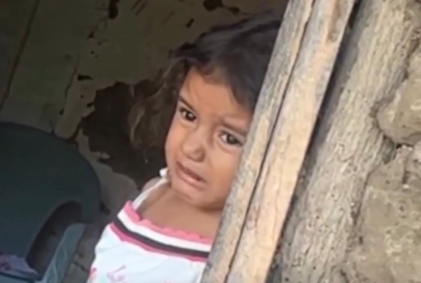 Criança pergunta “por que ninguém dá brinquedo para mim?” e emociona a internet