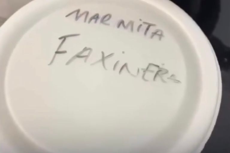 Faxineira se revolta ao encontrar marmita deixada por patroa: “humilhação”