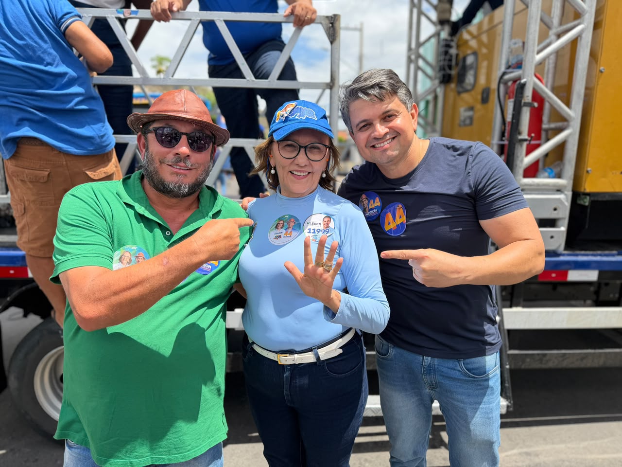 Grupo da prefeita de Serrinha é mais um que declara apoio a Zenaide durante passagem da Caravana 555 pelo RN