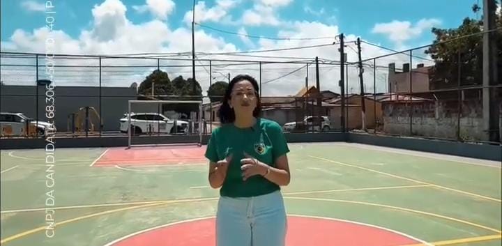 Camila Araújo destaca revitalização de quadra no Soledade II e promete lutar por cobertura