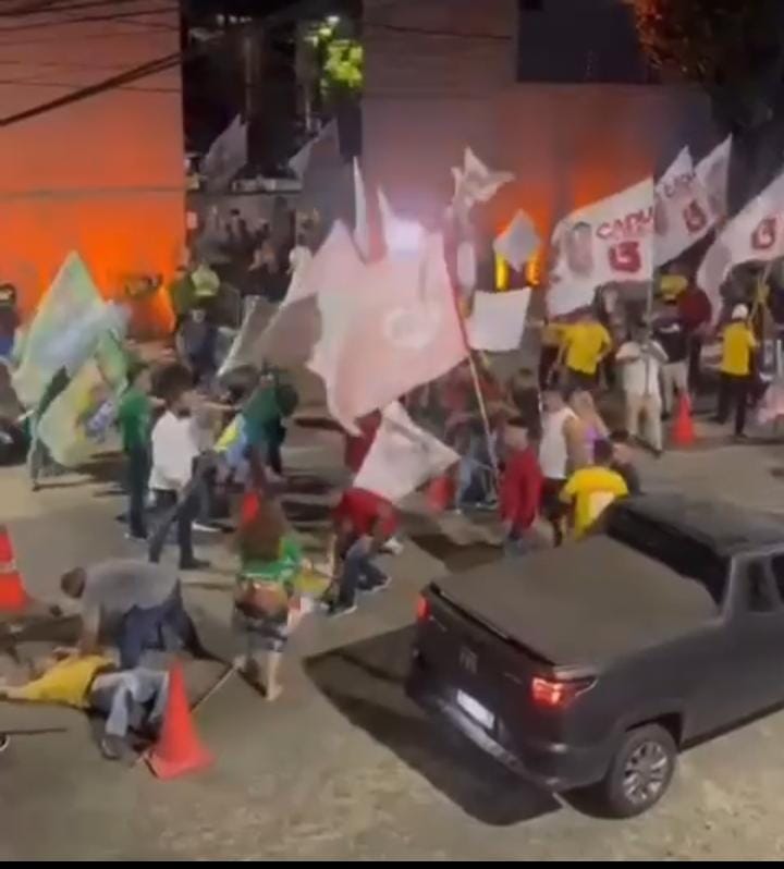 Briga entre militantes em frente a TV Ponta Negra