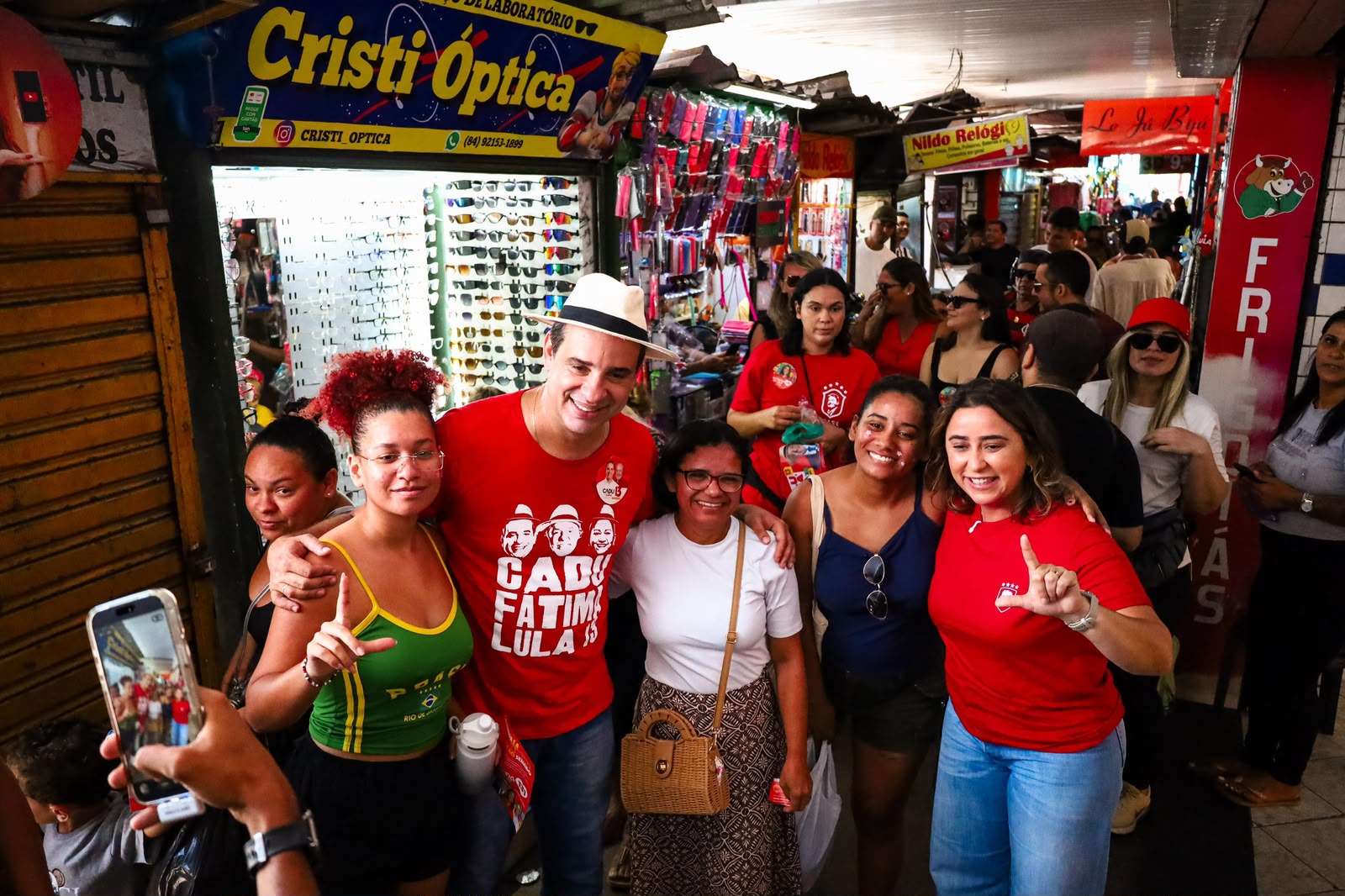 Cadu de Lula mobiliza população em caminhada nas feiras de Macaíba e do Alecrim
