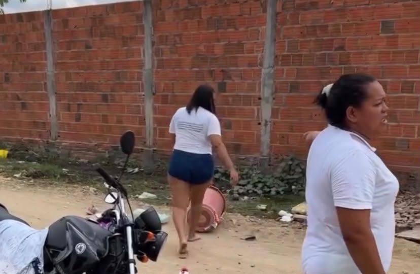 Confusão entre mãe e filha viraliza nas redes sociais e gera repercussão