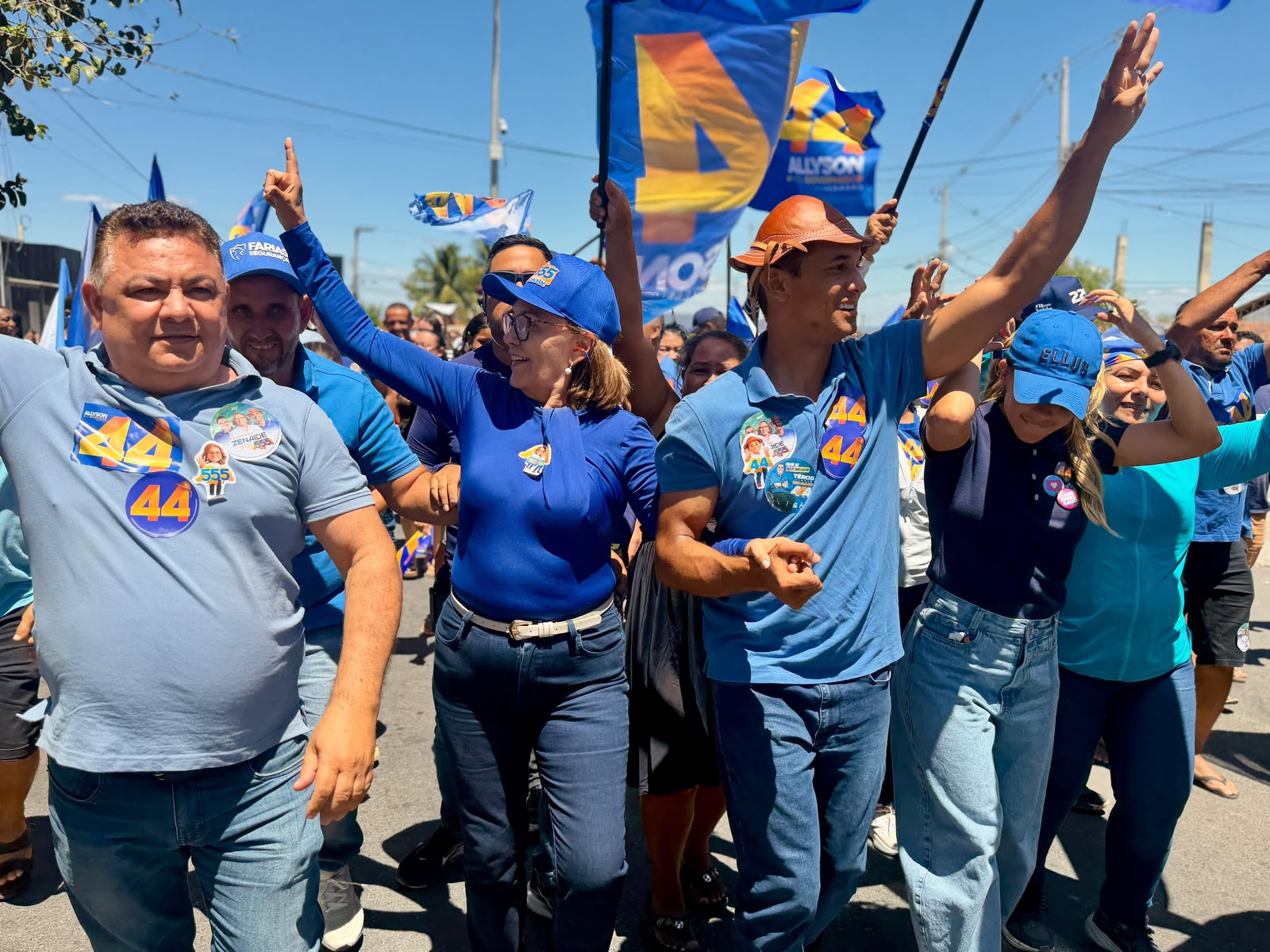 Após percorrer 14 municípios em dois dias, Zenaide e Allyson fecham caravana pelo Oeste e Alto Oeste com grande mobilização em Pau dos Ferros