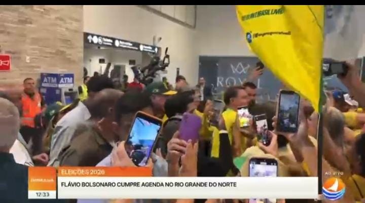 flávio bolsonaro já está em natal para agenda de campanha nesta segunda