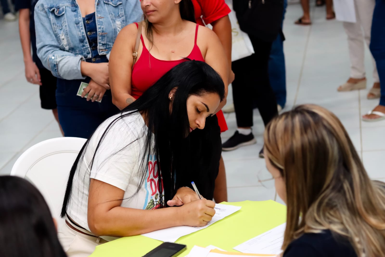 Prefeitura de Parnamirim inicia entrega de documentos a famílias do Residencial Ilhas do Caribe