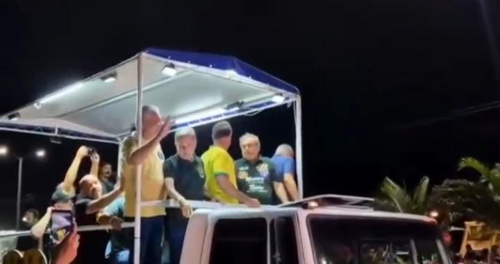 Flávio Bolsonaro deixa a Via Costeira e segue para praça Cívica
