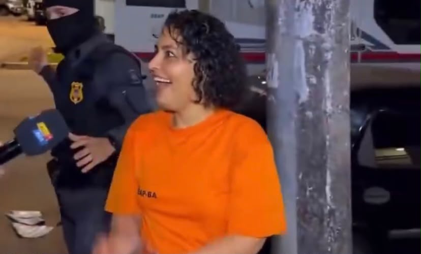 Após briga entre detentas, presa se emociona ao deixar presídio e voltar às ruas