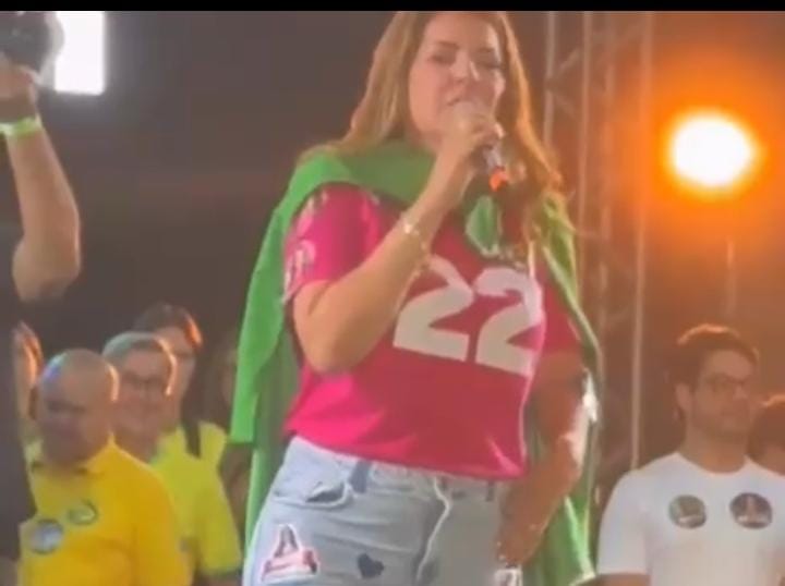 Nina Souza reafirma a força da mulher na política durante comício com Flávio Bolsonaro