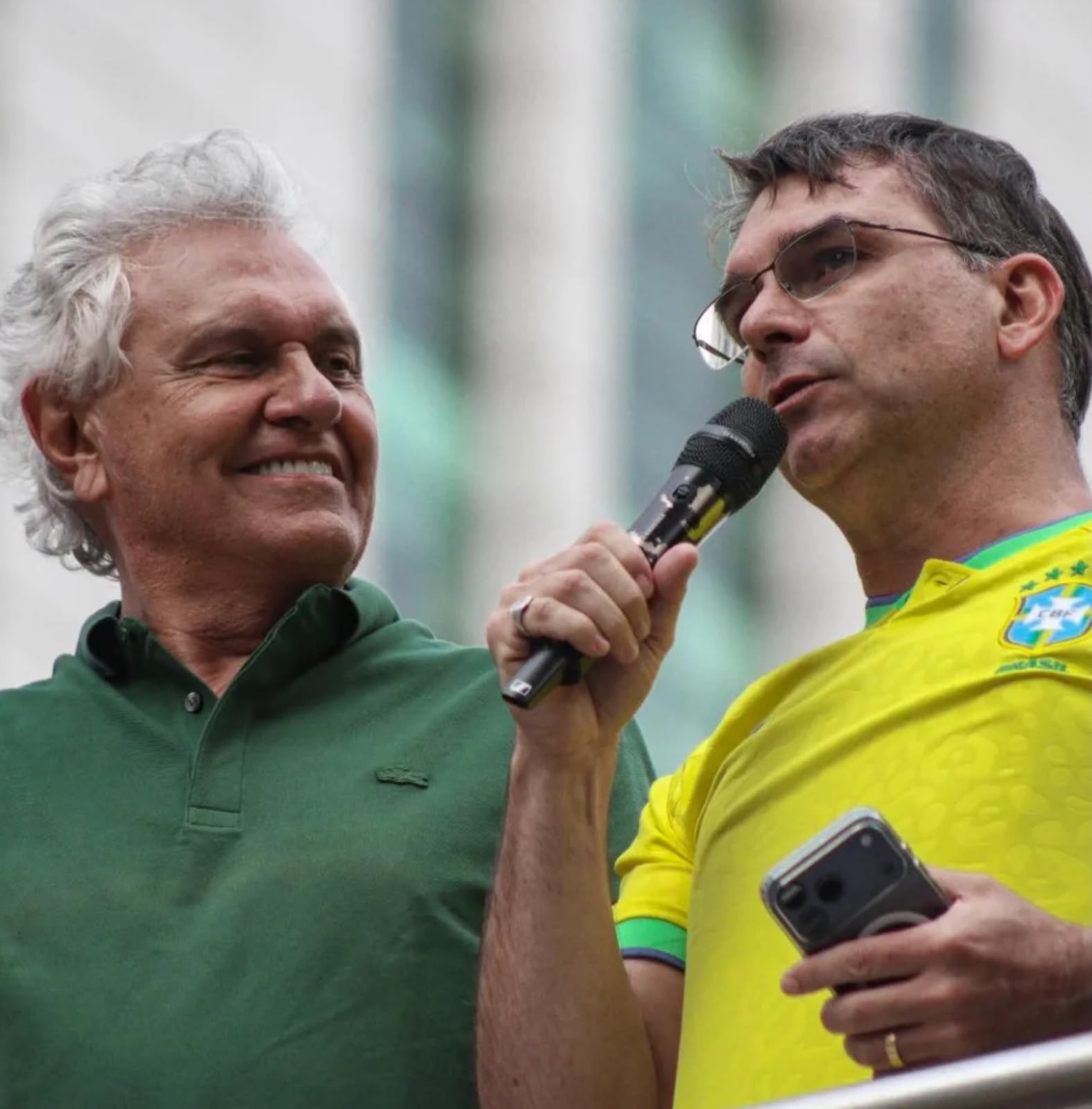 Caiado declara apoio a Flávio Bolsonaro