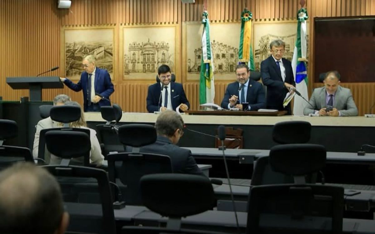 Câmara Municipal de Natal aprecia vetos enviados pelo executivo
