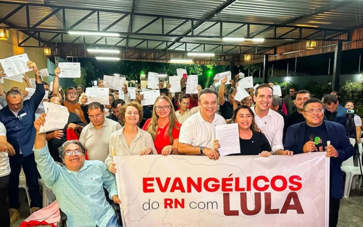 Mais de 100 líderes evangélicos se filiam ao PT