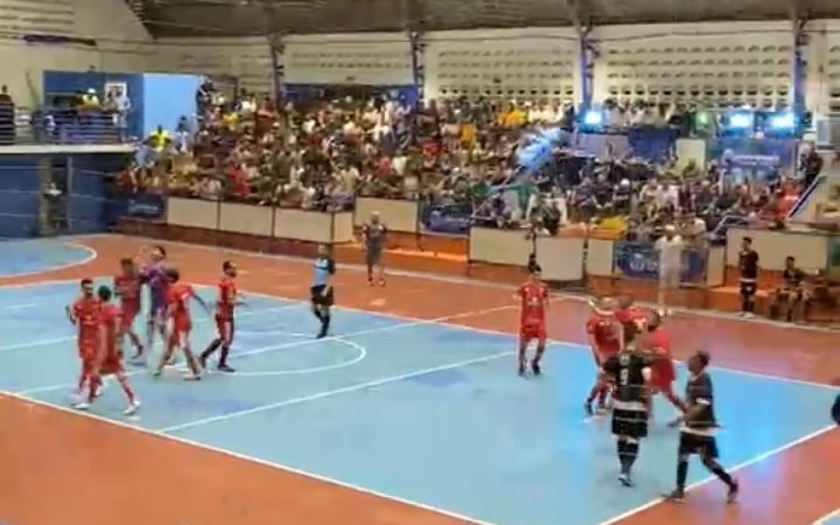 Com ginásio lotado o URV é o campeão da 9ª Copa  Dr. Ruy Pereira de Futsal em São Gonçalo