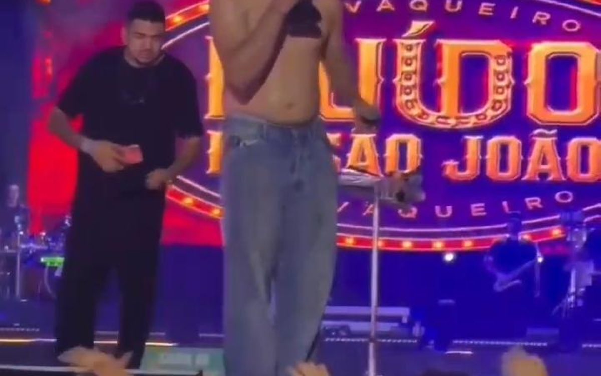 Nattan sobe ao palco bêbado, pede desculpas e anuncia show gratuito