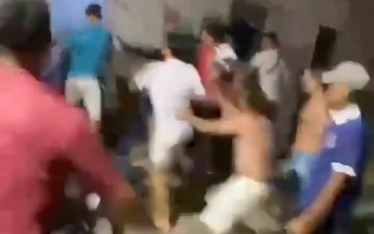 População invade residência de suspeito de 3stupr0 no RN