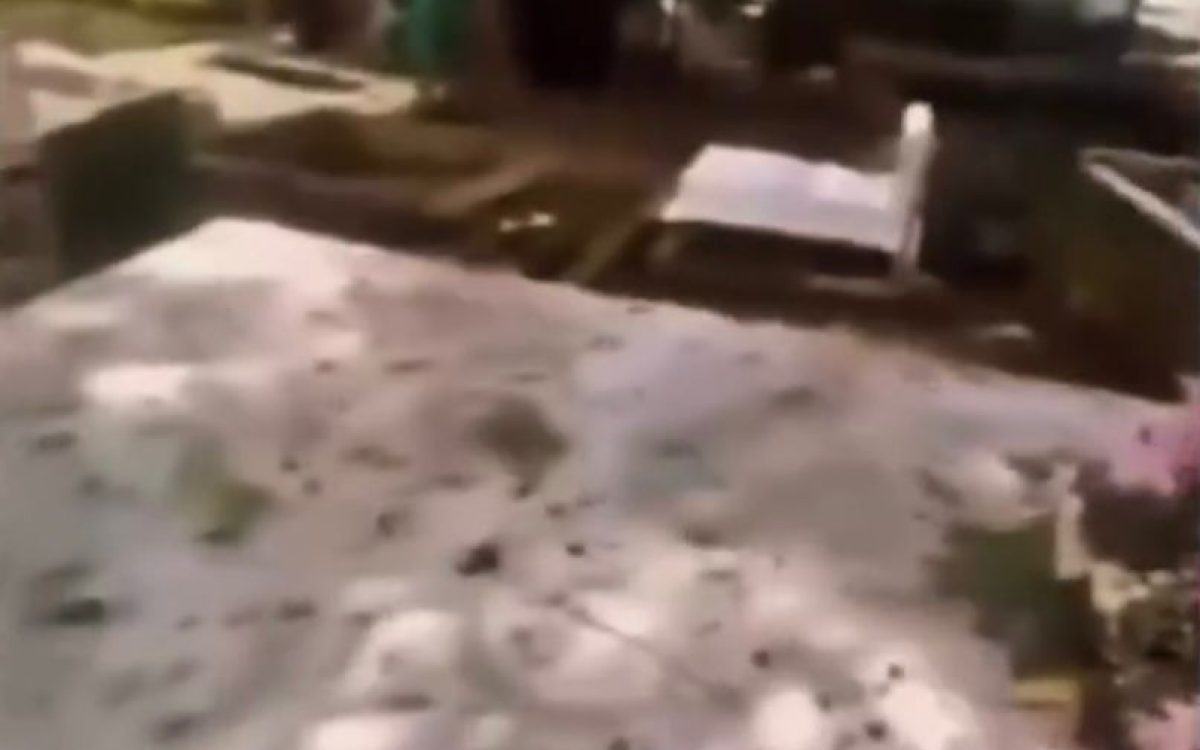Adolescentes que zombaram da mort3 de jovem em túmulo são levados pelos pais ao cemitério e pedem perdão à família