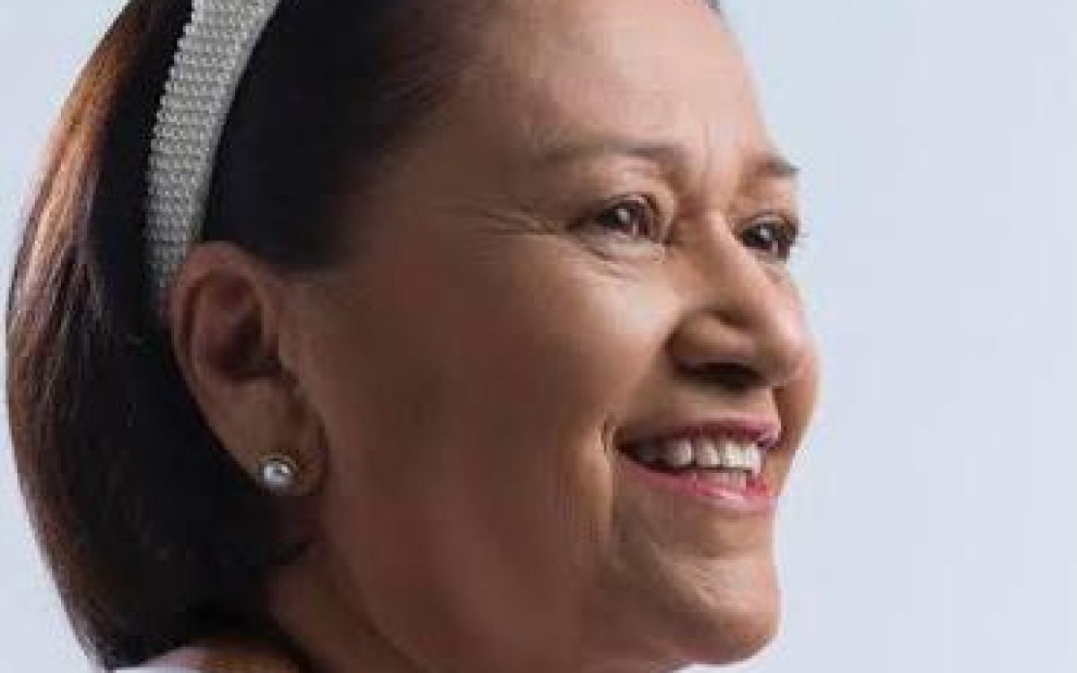 Governadora ao 71 anos mostra pique para campanha