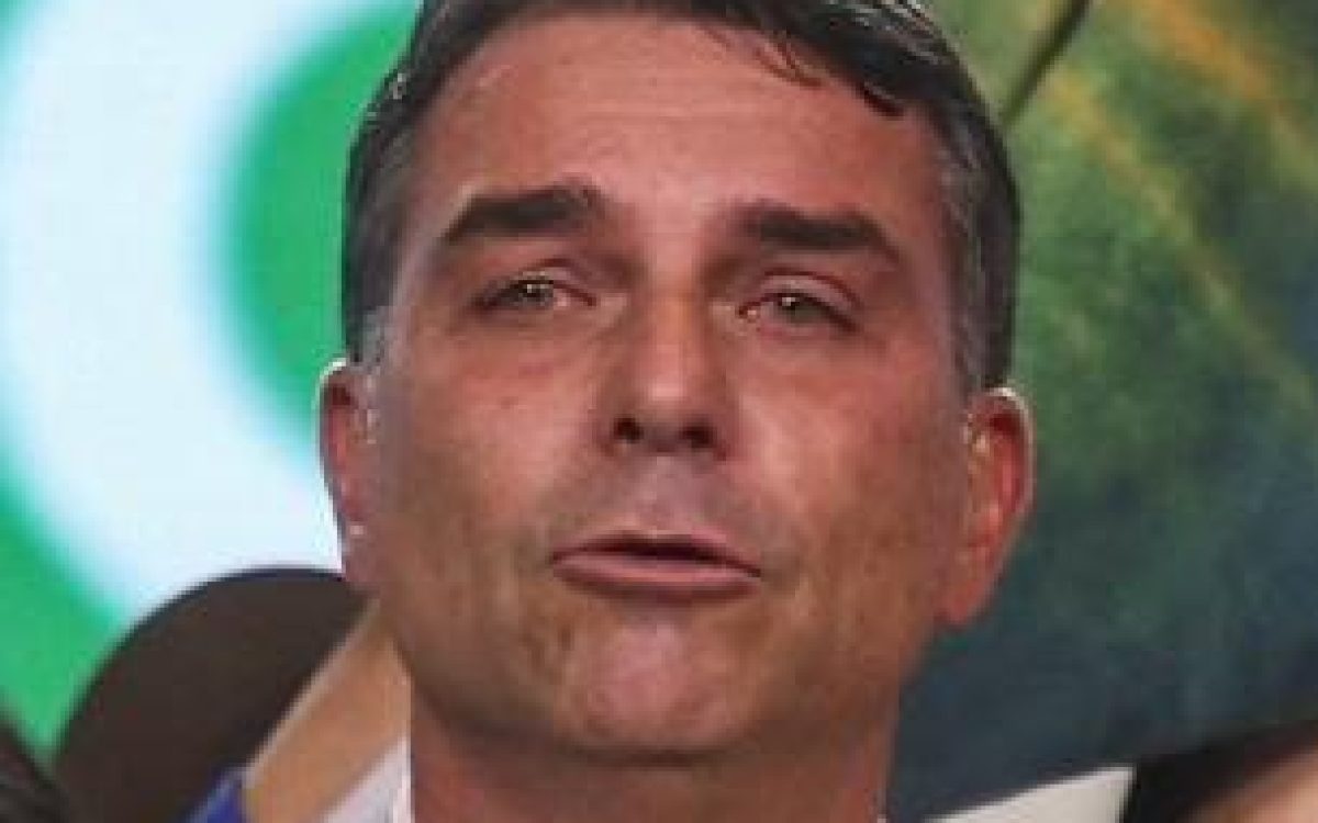 Flávio Bolsonaro tem candidatura homologada